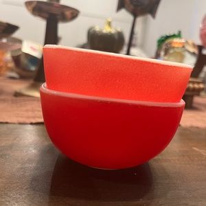 Vintage Pyrex bowls